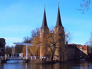 Archivo:Delft Stadttor Oostport am Rijn-Schiekanaal mit Zuidergrachtbrug Zuidholland Niederlande Foto Wolfgang Pehlemann IMG 2340