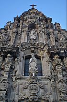 Archivo:Detalle del portal del Santuario de Guadalupe
