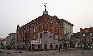 Edificio en la calle Farna 1, Gniezno, Polonia, 2012-12-24, DD 01