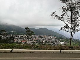 El poble de San Pablo des de la carretera 8A.jpg