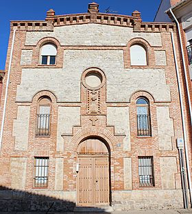 Fachada de la Iglesia Protestante San Pablo (Cigales).jpg
