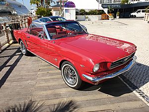 Archivo:Ford Mustang 65 in Ocean Village (Gibraltar)