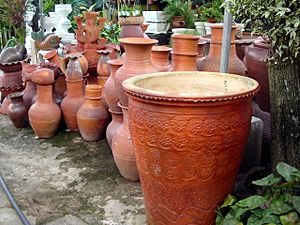 Archivo:Garden pots Sungai Buloh