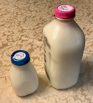 Archivo:Glass Milk Bottles