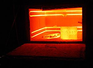 Archivo:Heat-Treating-Furnace