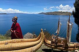 Hombre Aymara y Lago Titicaca