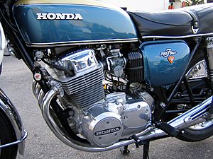 Archivo:Honda CB750 Engine
