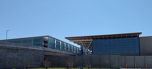 Archivo:Kansas City International Airport New Terminal (53143499890) (cropped)