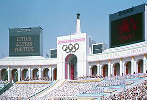 Archivo:Olympic Torch Tower of the Los Angeles Coliseum