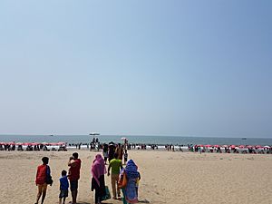 Archivo:One of the famous beach in the world "Cox's Bazaar