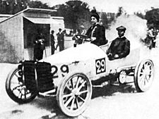 Paris-Madrid 1903 - Camille du Gast pilots her 30 hp De Dietrich, with starting number 29.jpg