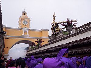 Archivo:ProcesionSemanaSantaAntiguaGuatemala