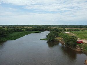 Archivo:Rio en Arroyos y Esteros2