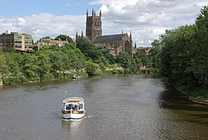 Archivo:River Severn, Worcester - geograph.org.uk - 894221