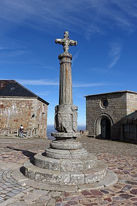 Rollo del Convento de Nuestra Señora de la Peña de Francia 02.jpg