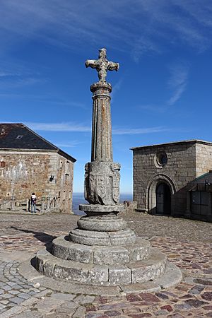 Archivo:Rollo del Convento de Nuestra Señora de la Peña de Francia 02