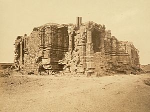Archivo:Somnath temple ruins (1869)