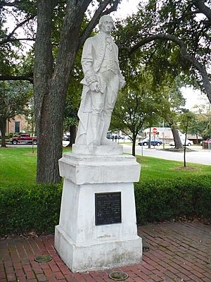 Archivo:Statue of Bernardo de Galvez