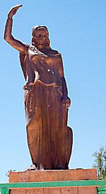 Archivo:Statue of Dyhia in Khenchela (Algeria)