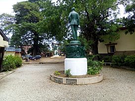 Archivo:Statut au musse de conakry