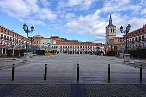 Archivo:Torrejón de Ardoz, plaza Mayor