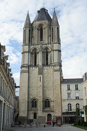 Archivo:Tour Saint-Aubin Angers