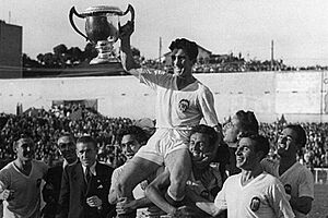 Archivo:Valencia cf festejando con la copa 1941