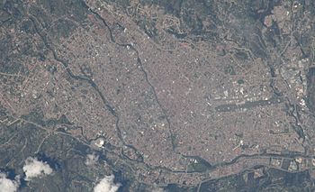 Archivo:Vista aérea de Cuenca, Ecuador