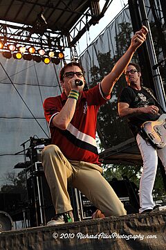 Archivo:Weezer 2009