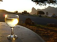 Archivo:Whitewine - South Africa