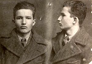 Archivo:007 Ceausescu mug shot Targoviste police 1936