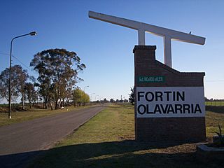 Acceso a Fortín Olavarría (partido de Rivadavia) por la Ruta Nacional 33..jpg