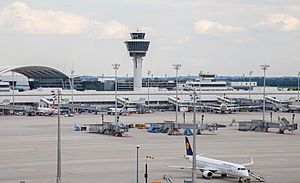 Archivo:Aeropuerto de Múnich, Alemania, 2012-05-27, DD 04