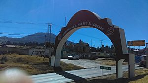 Archivo:Arco de entra Pueblo Parres el Guarda