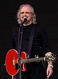 Archivo:Barry Gibb in 2017-Glasto17-197 (34744934874)