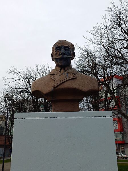 Busto Manuel Recabarren Temuco 1