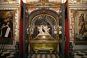 Archivo:Camerines Sepulcro de Santa Teresa