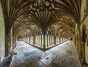 Archivo:Canterbury Cathedral Cloisters, Kent, UK - Diliff