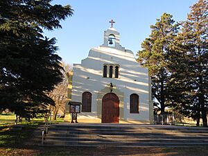 Archivo:Capilla de Lourdes vista frontal