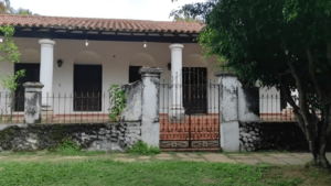 Archivo:Casa del Dr. Cirilo Solalinde en Villeta (frente a la Plaza central)