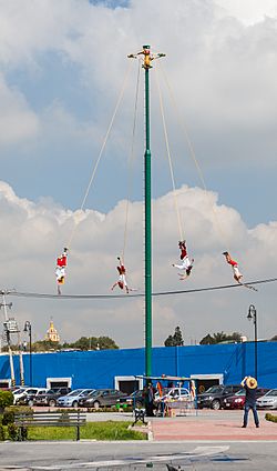 Ceremonia ritual de los Voladores, Cholula, Puebla, México, 2013-10-12, DD 02.JPG