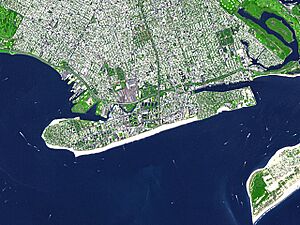 Archivo:Coney Island from space