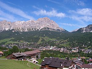 Archivo:Cortina dall'alto