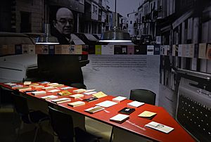 Archivo:Exposició de Vicent Andrés Estellés, llibres