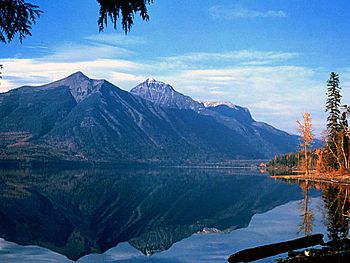 Archivo:Glacier lake mcdonald