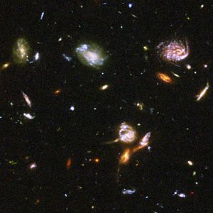Archivo:Hubble Ultra Deep Field part d