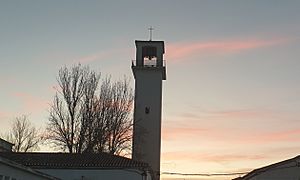 Archivo:Iglesia de San Pío X, en Peñuelas (Granada)