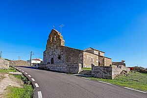 Archivo:Iglesia parroquial de San Cipriano en Villarmuerto portada