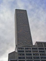 Archivo:JPMorgan Chase Tower from base