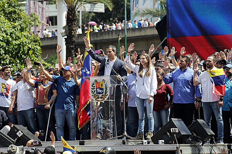 Juramento-con-Juan-Guaido-Presidente-Interino-Venezuela-Marcha-Caracas-02-02-2019-840
